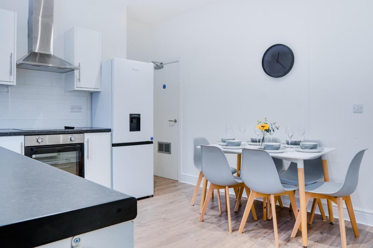 Spacious 4 Bedroom House Near Leeds Cc Beeston Hill Buitenkant foto